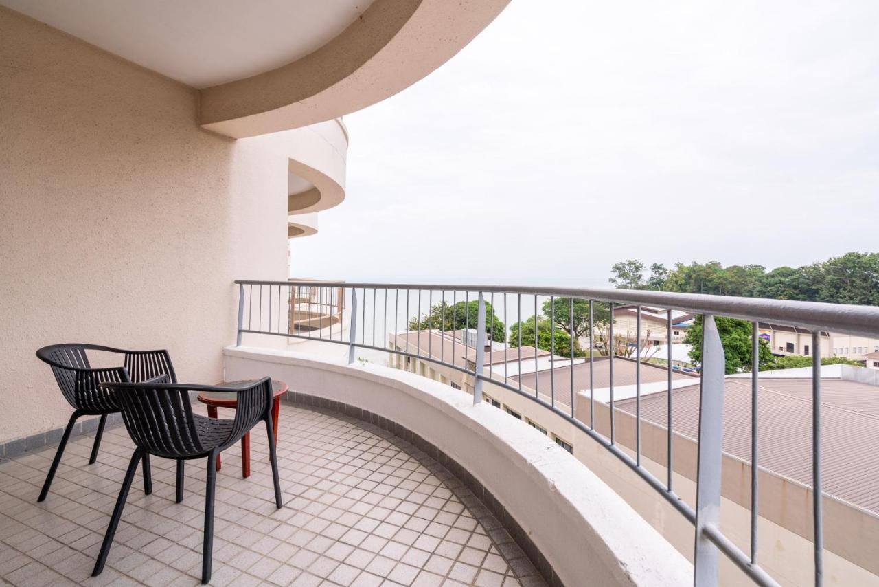 Romantic Couple Suite + Beach-Front Balcony Tanjung Bungah  Exterior foto