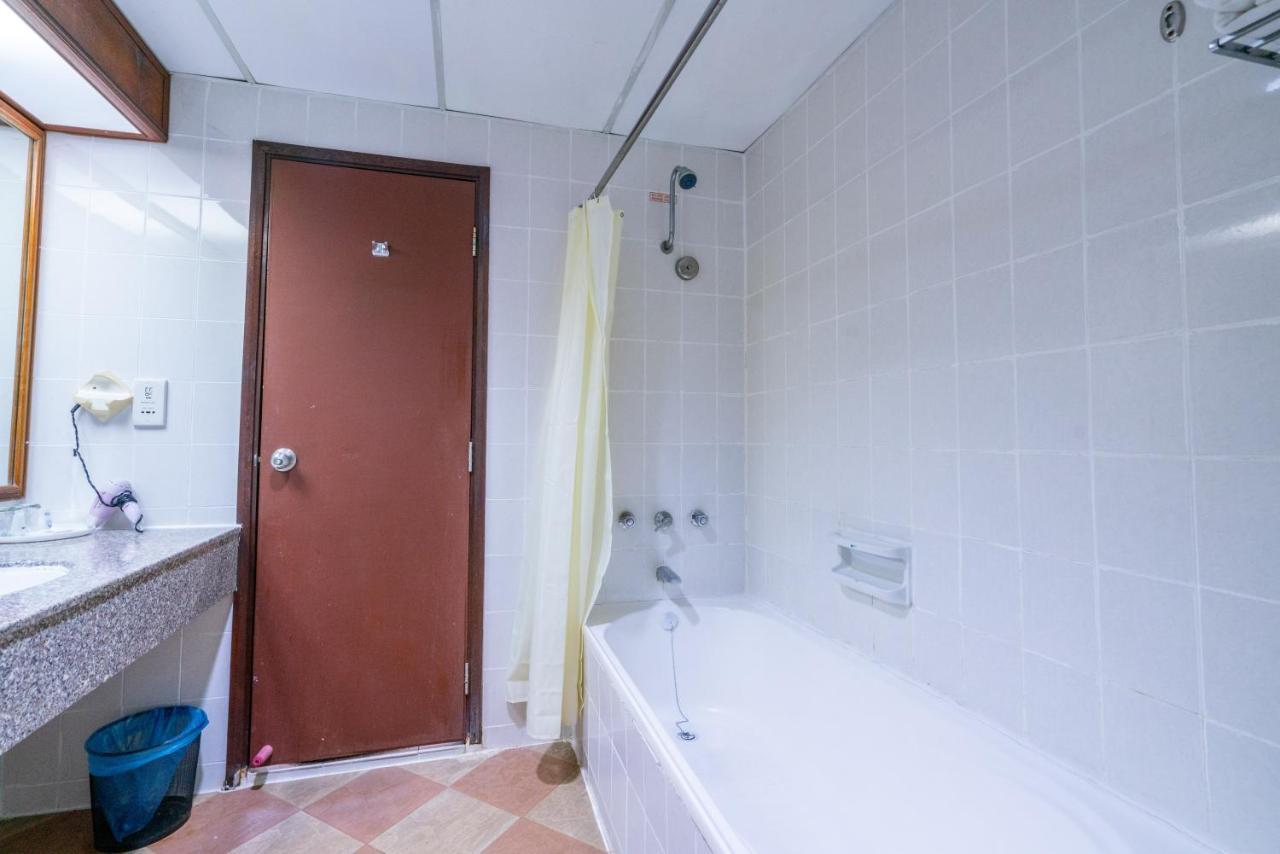 Romantic Couple Suite + Beach-Front Balcony Tanjung Bungah  Exterior foto