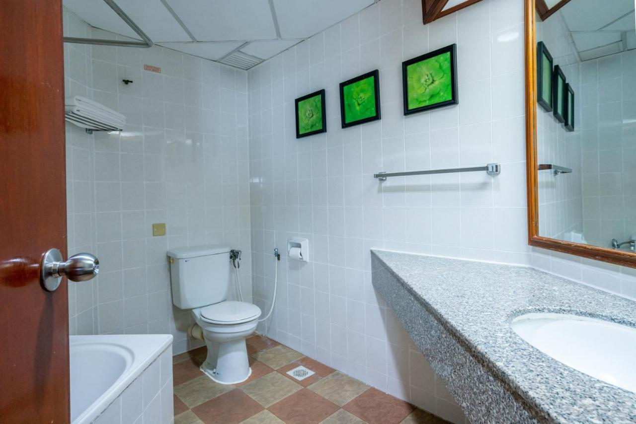 Romantic Couple Suite + Beach-Front Balcony Tanjung Bungah  Exterior foto